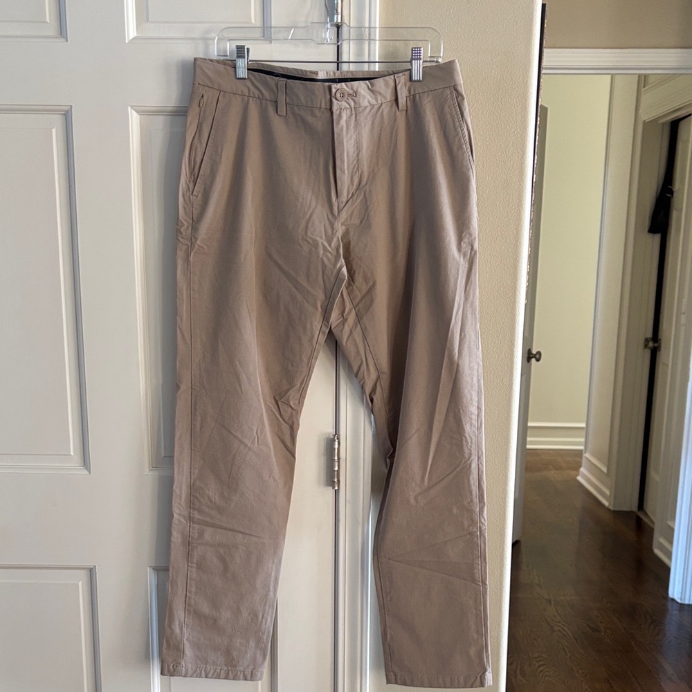 Vineyard Vines On The Go Pant. Khaki. Size 33x32.